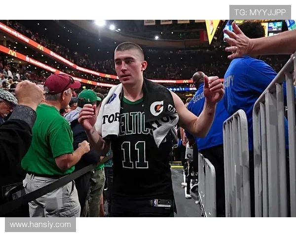 佩顿·普里查德三分高效出手提升球队无球进攻效率